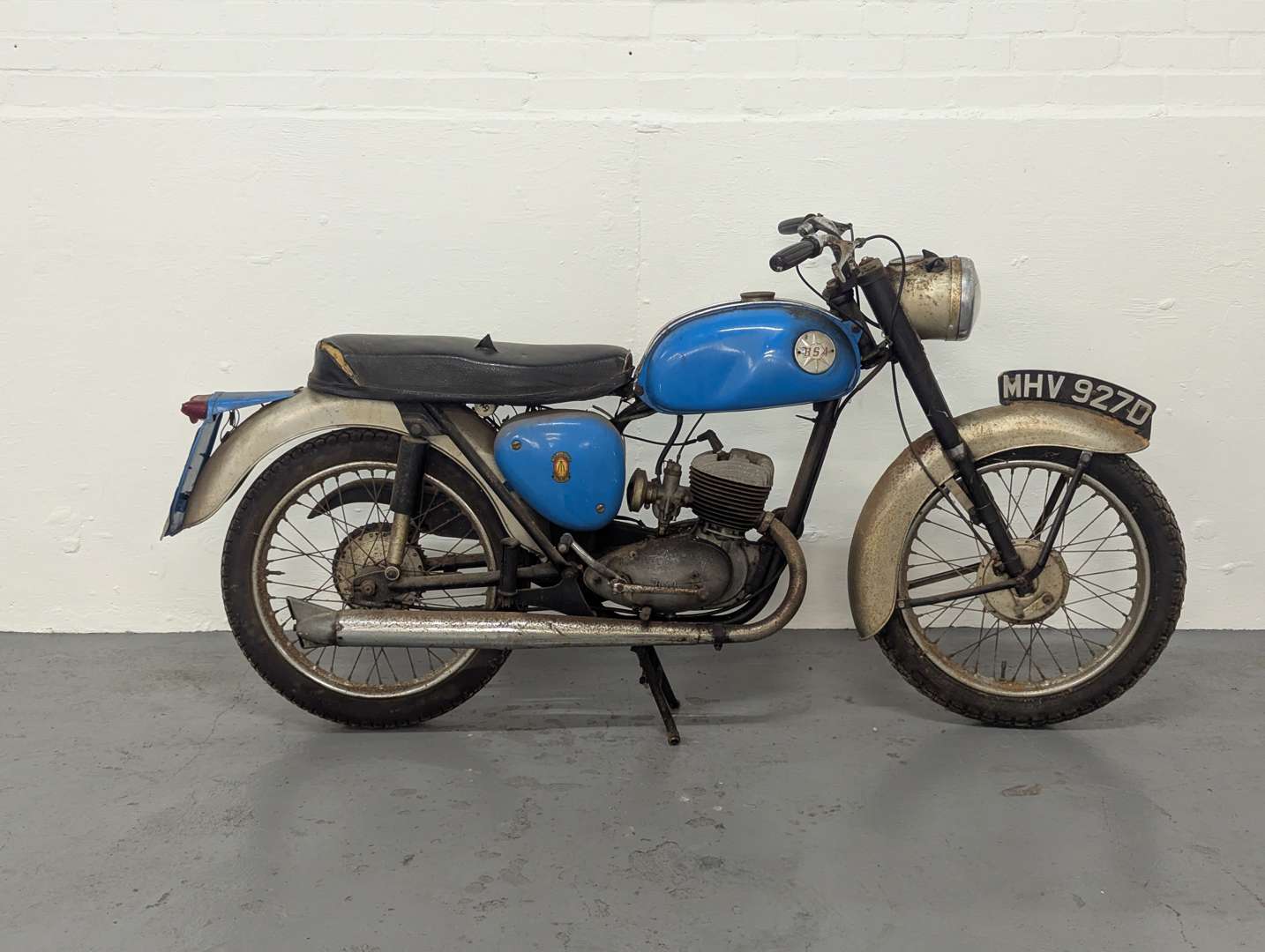 <p>1966 BSA BANTAM</p>