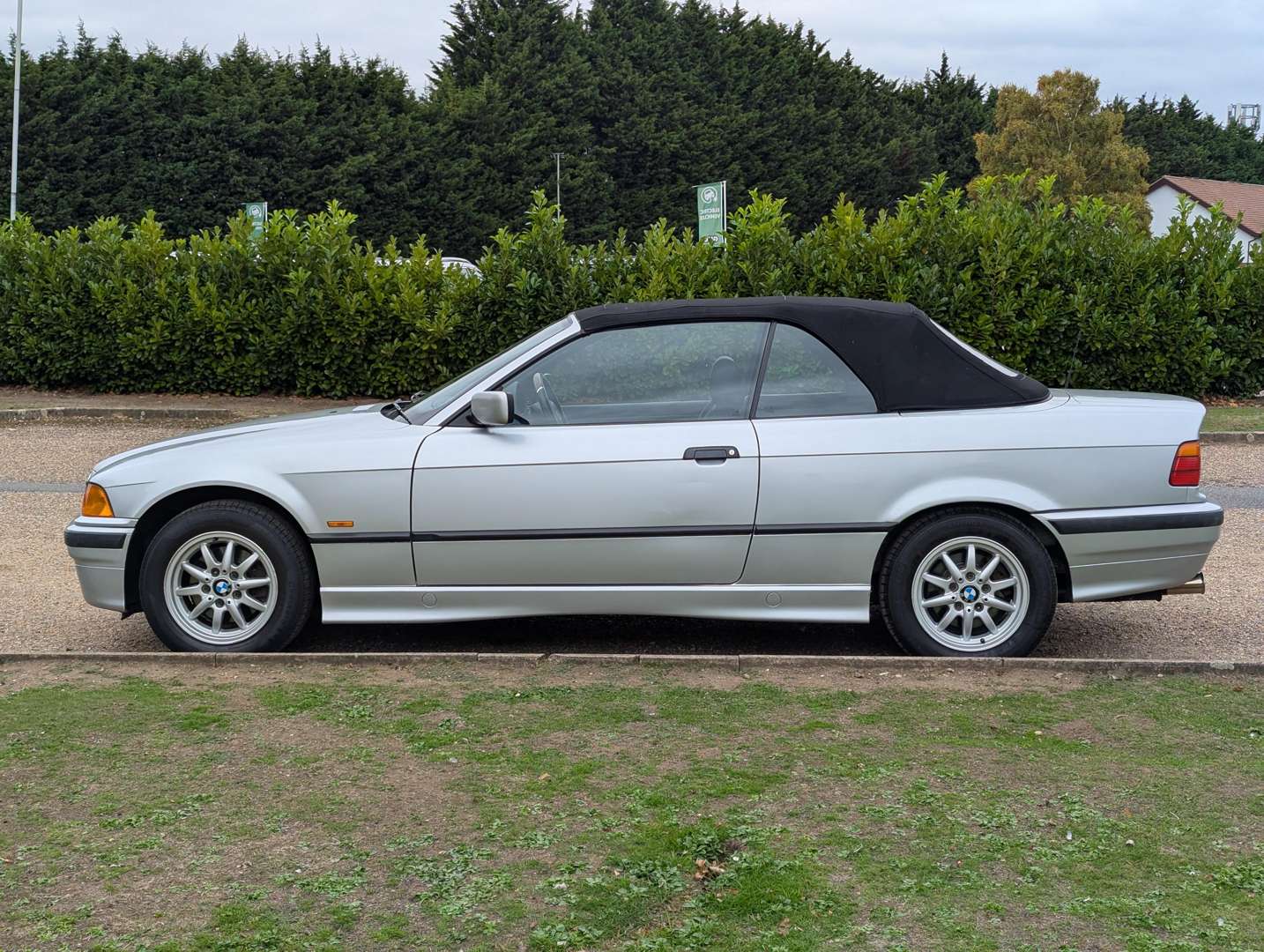<p>1999 BMW 318I CONVERTIBLE</p>