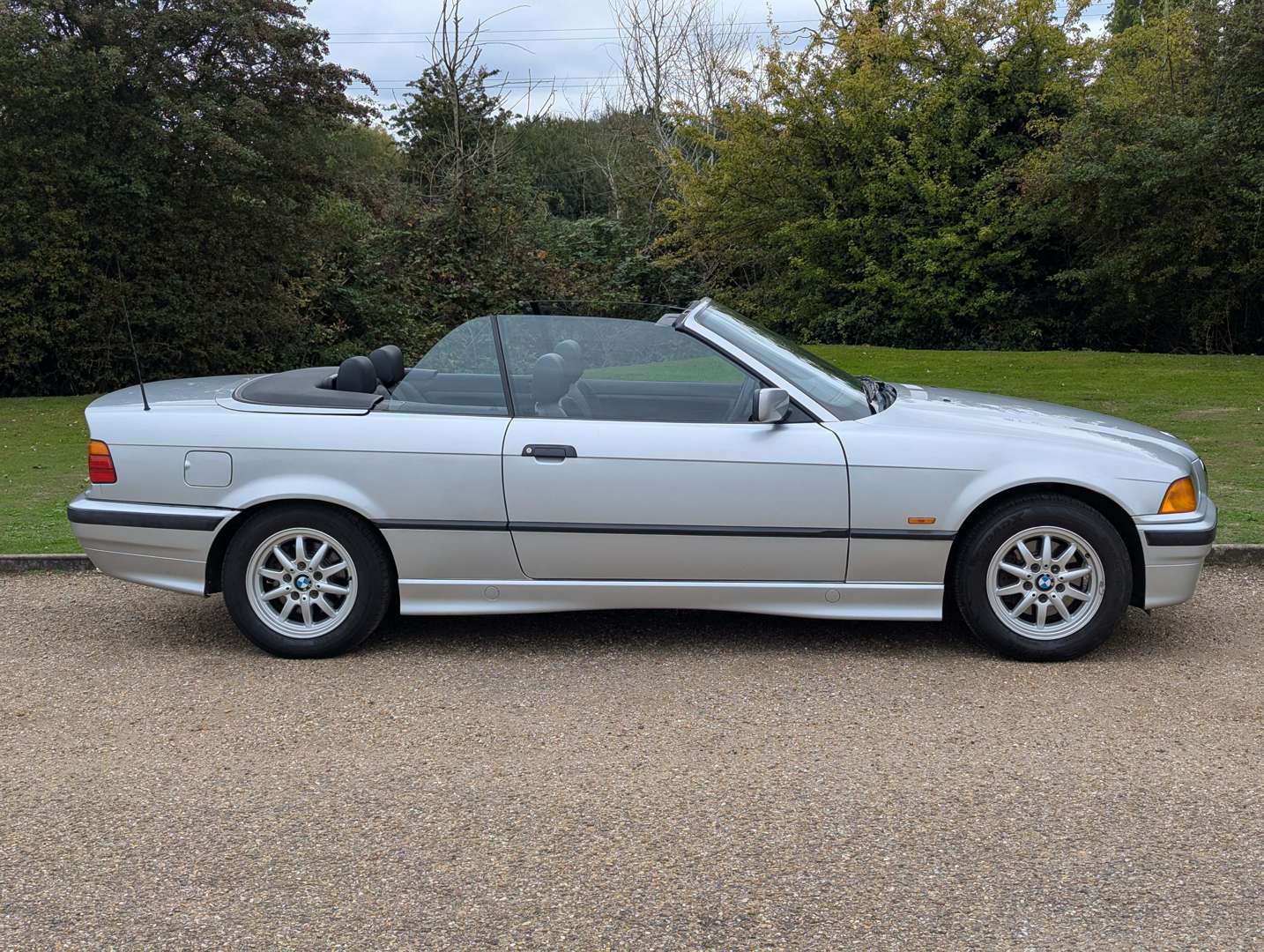 <p>1999 BMW 318I CONVERTIBLE</p>