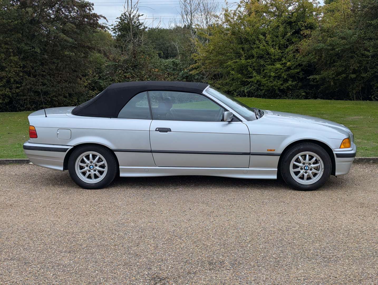 <p>1999 BMW 318I CONVERTIBLE</p>