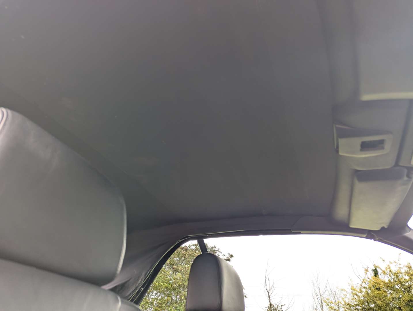 <p>1999 BMW 318I CONVERTIBLE</p>