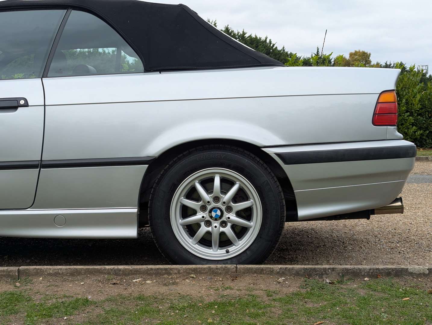 <p>1999 BMW 318I CONVERTIBLE</p>