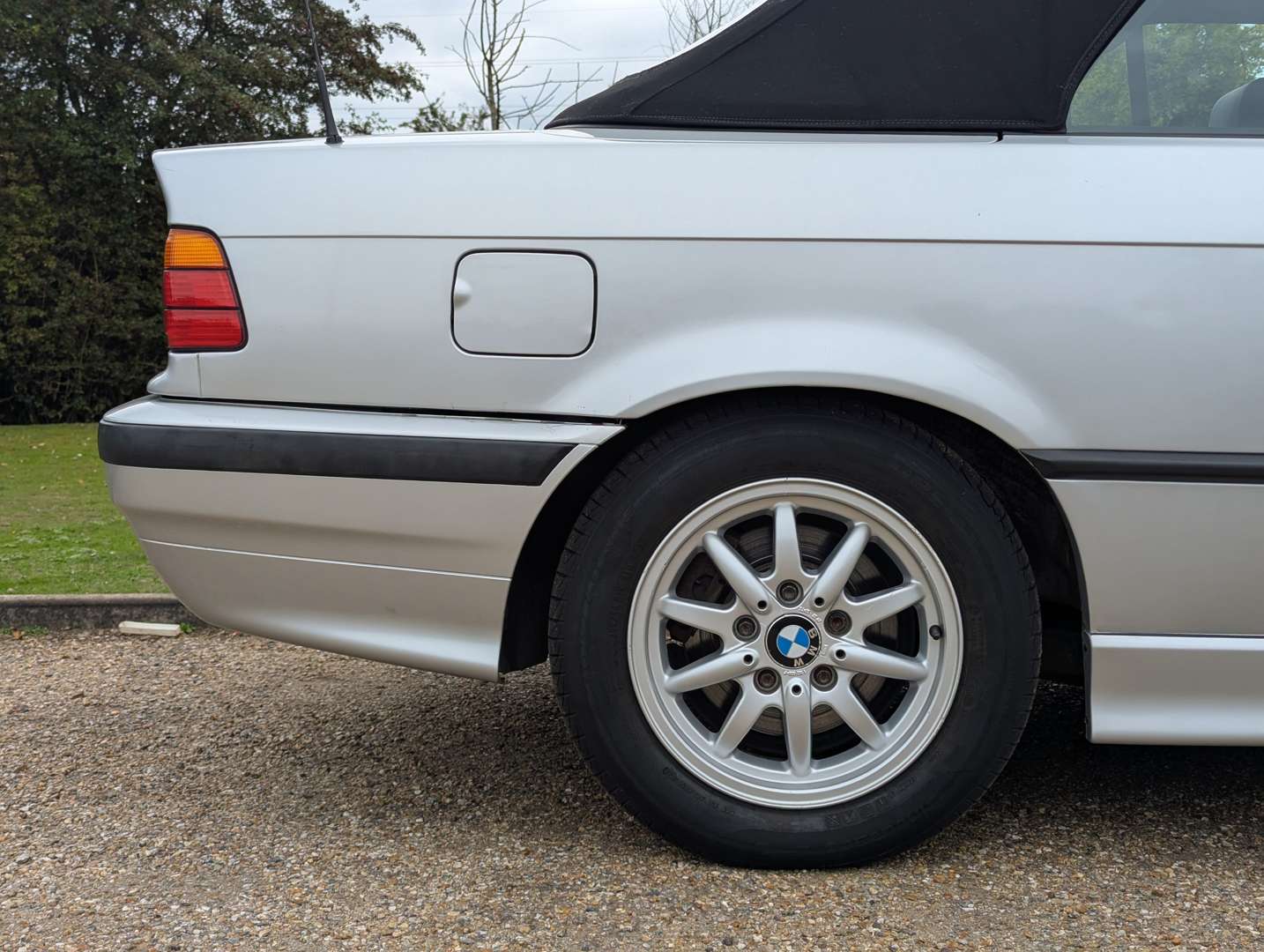 <p>1999 BMW 318I CONVERTIBLE</p>