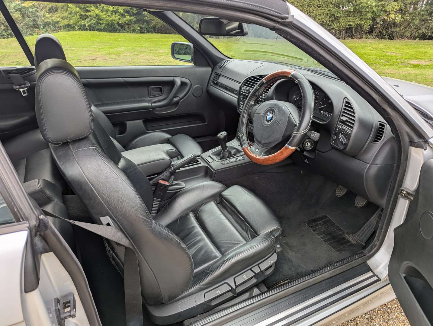 <p>1999 BMW 318I CONVERTIBLE</p>