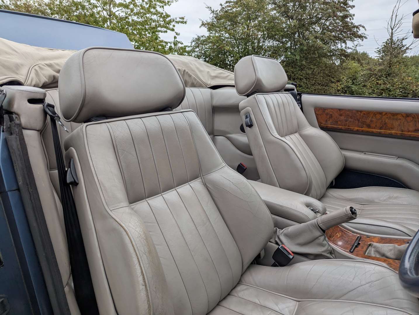 <p>1992 ASTON MARTIN VIRAGE VOLANTE AUTO</p>