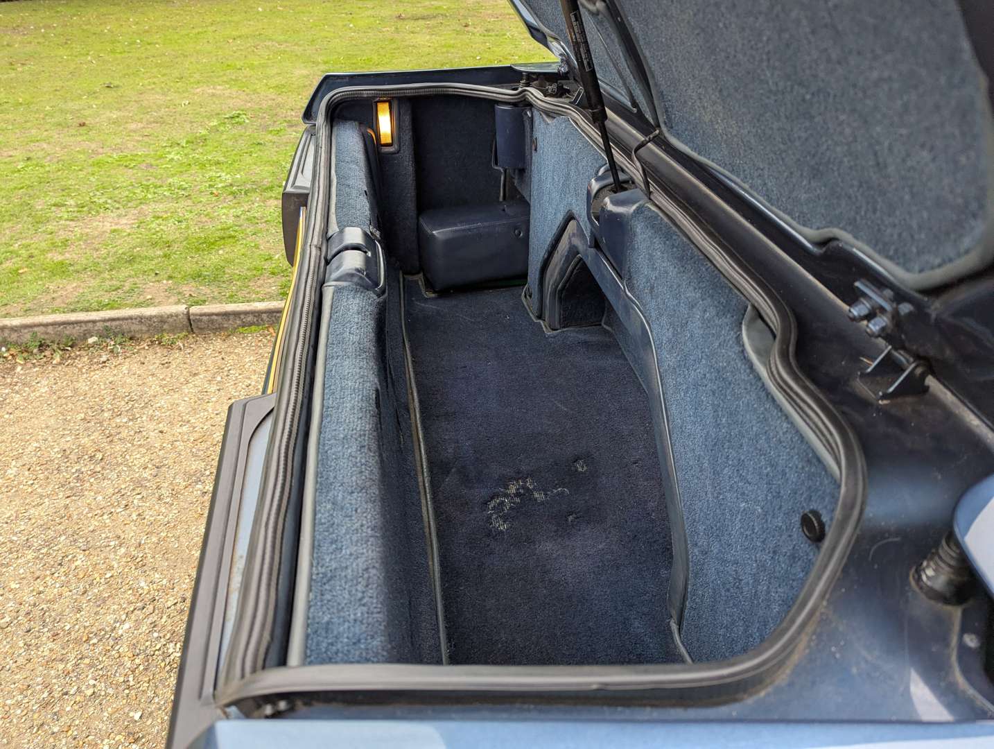 <p>1992 ASTON MARTIN VIRAGE VOLANTE AUTO</p>