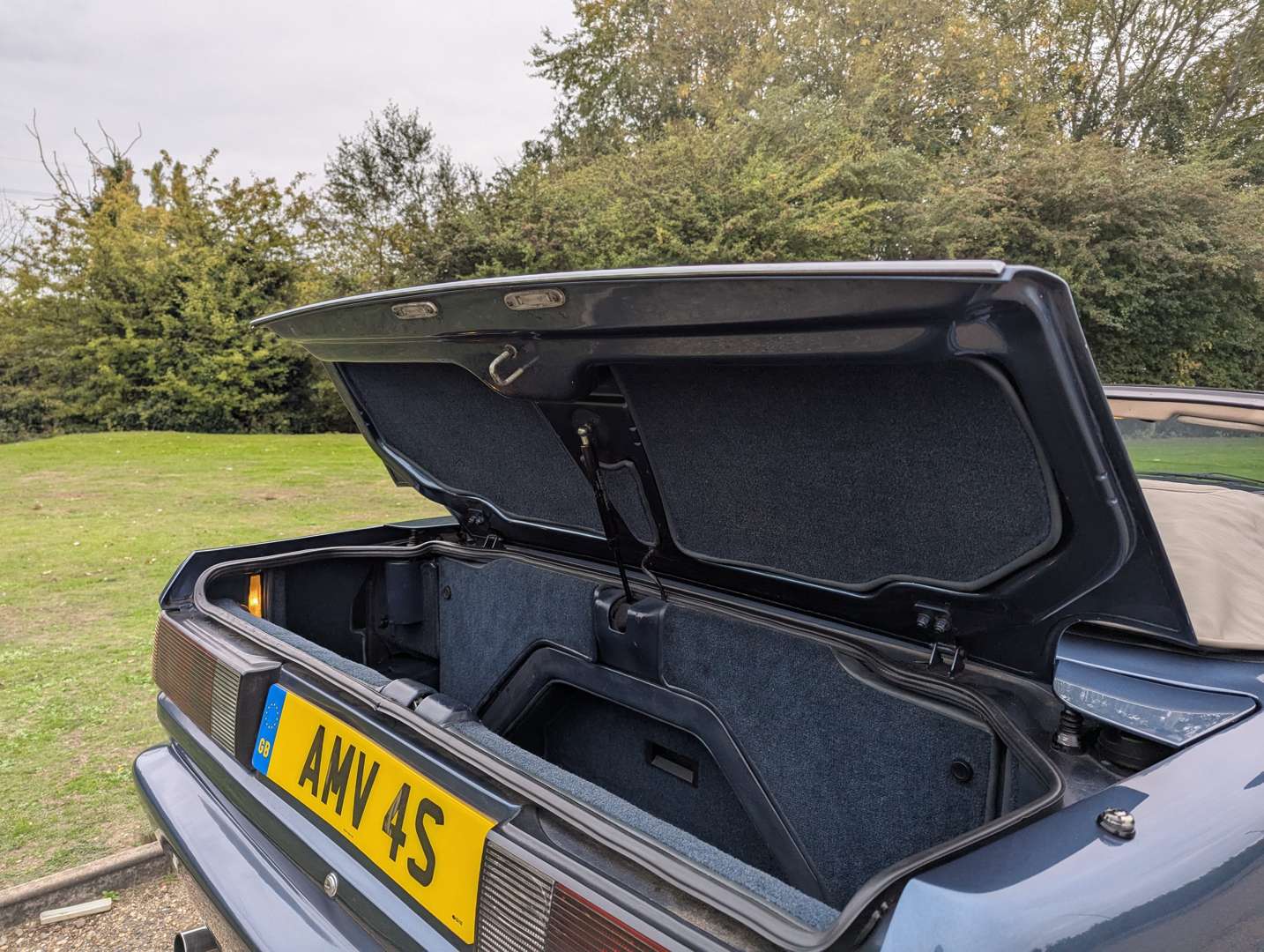 <p>1992 ASTON MARTIN VIRAGE VOLANTE AUTO</p>