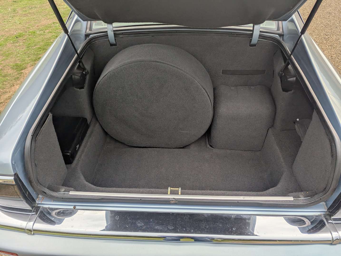 <p>1996 JAGUAR XJ-S 4.0 AUTO CELEBRATION</p>