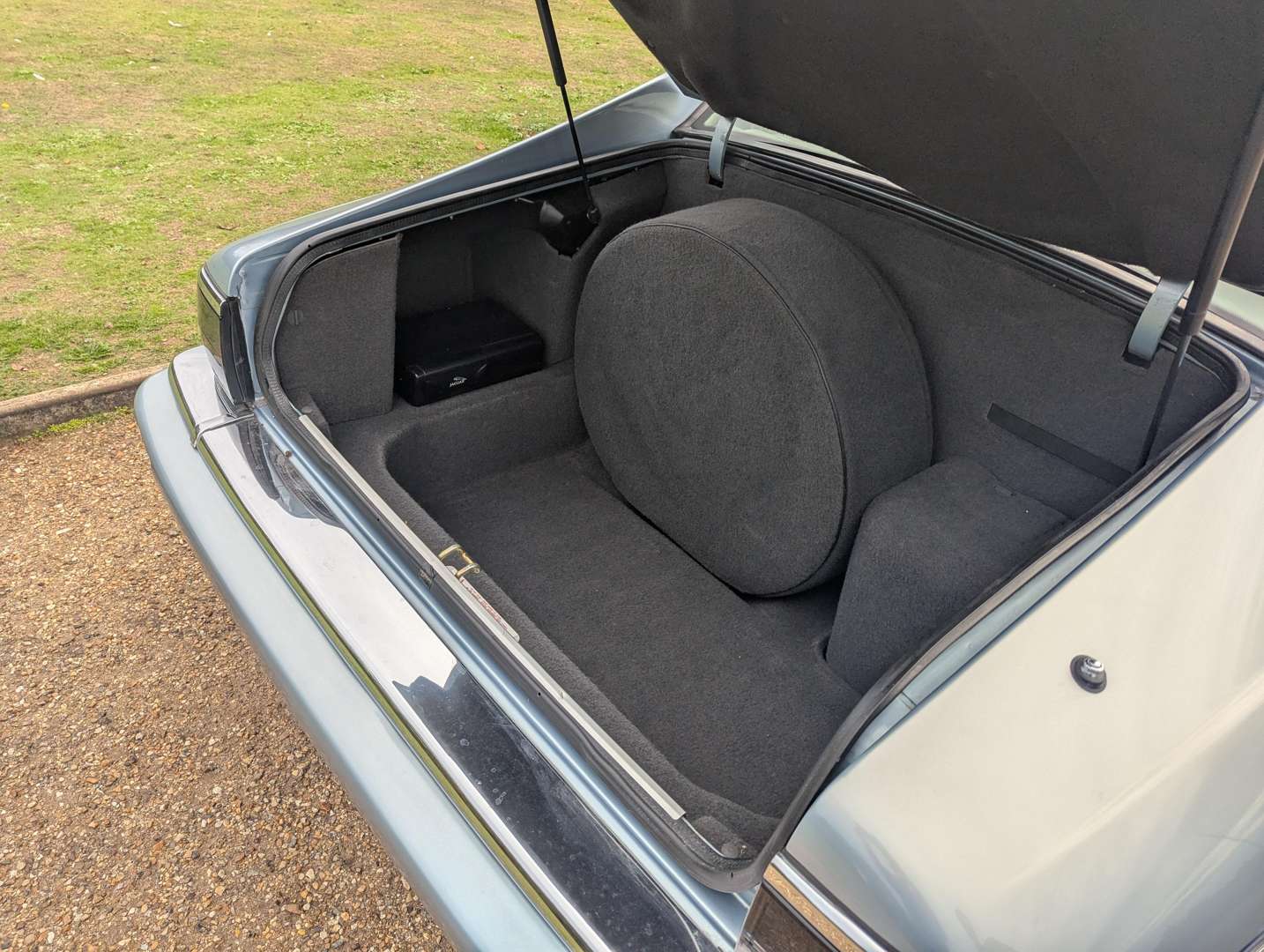 <p>1996 JAGUAR XJ-S 4.0 AUTO CELEBRATION</p>