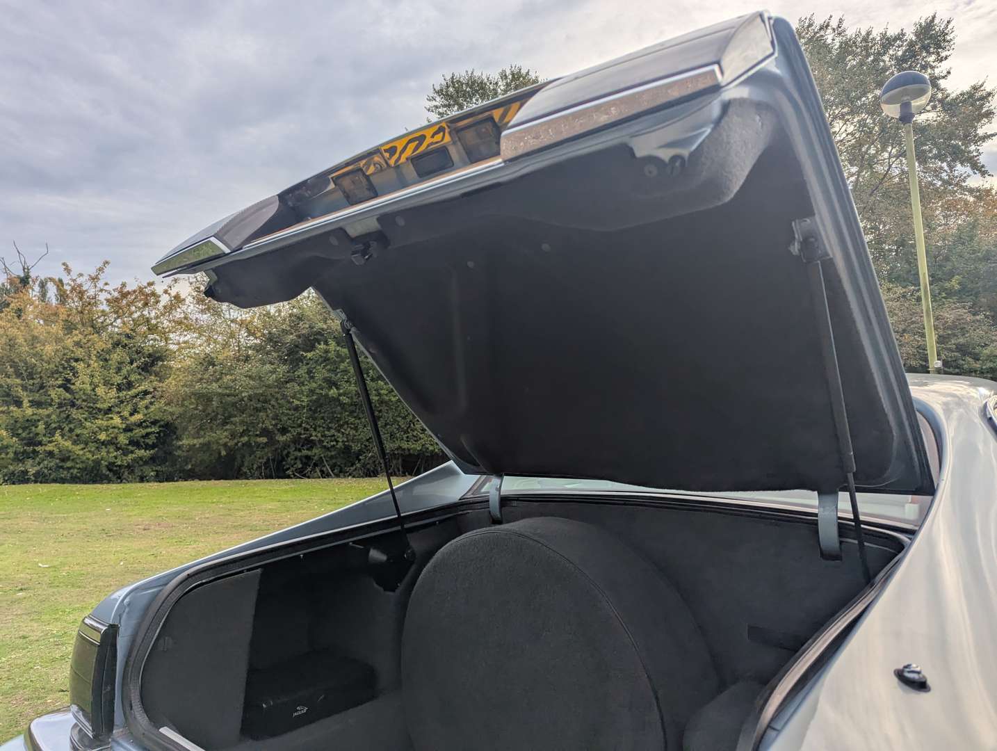 <p>1996 JAGUAR XJ-S 4.0 AUTO CELEBRATION</p>