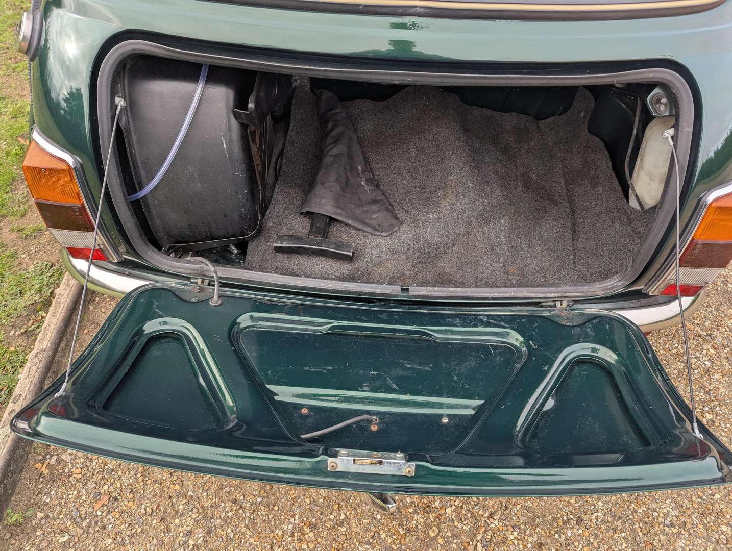 <p>2000 ROVER MINI COOPER</p>