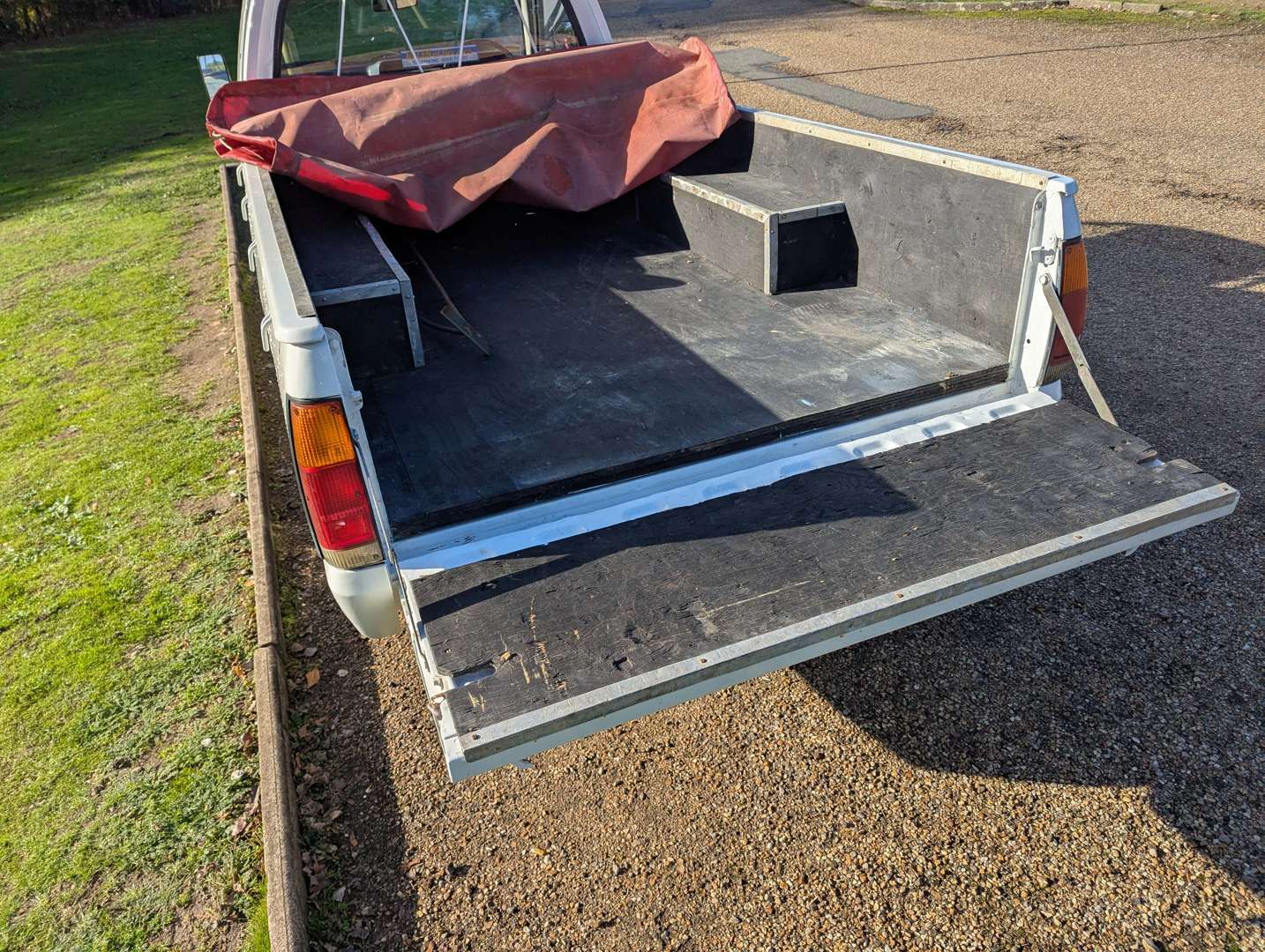 <p>1986 BEDFORD KB PICK-UP</p>