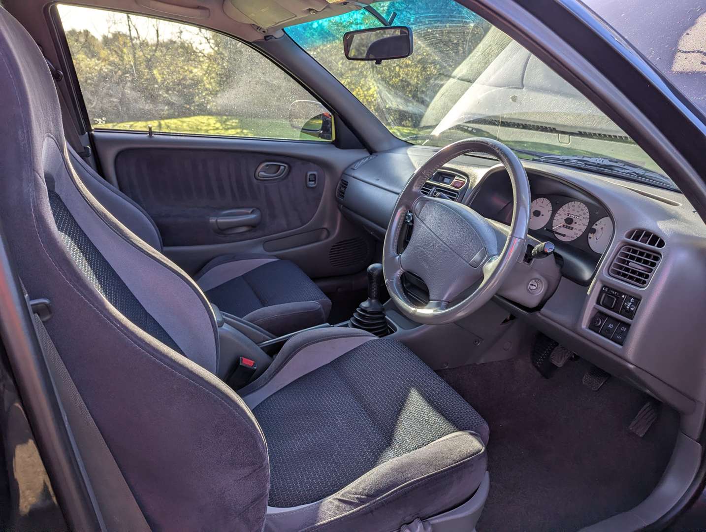 <p>2001 SUZUKI BALENO GSR</p>