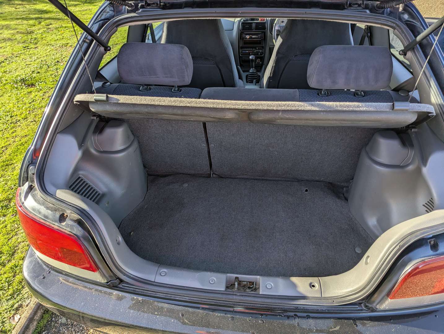 <p>2001 SUZUKI BALENO GSR</p>