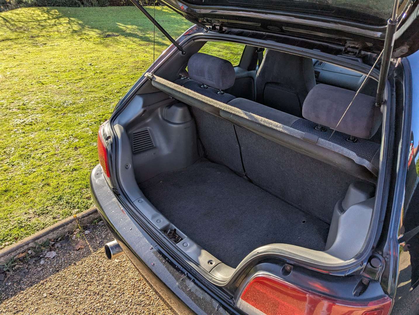 <p>2001 SUZUKI BALENO GSR</p>