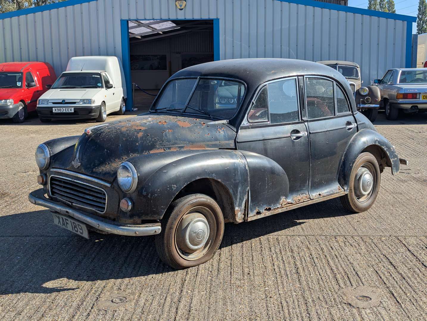 <p>1956 MORRIS MINOR SALOON</p>