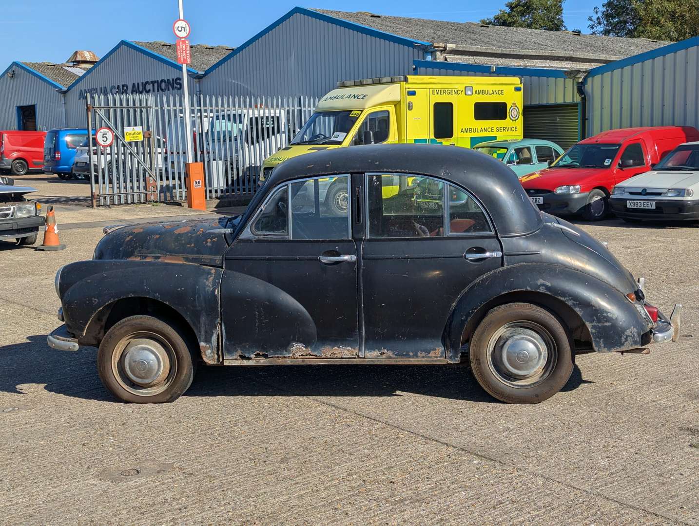 <p>1956 MORRIS MINOR SALOON</p>
