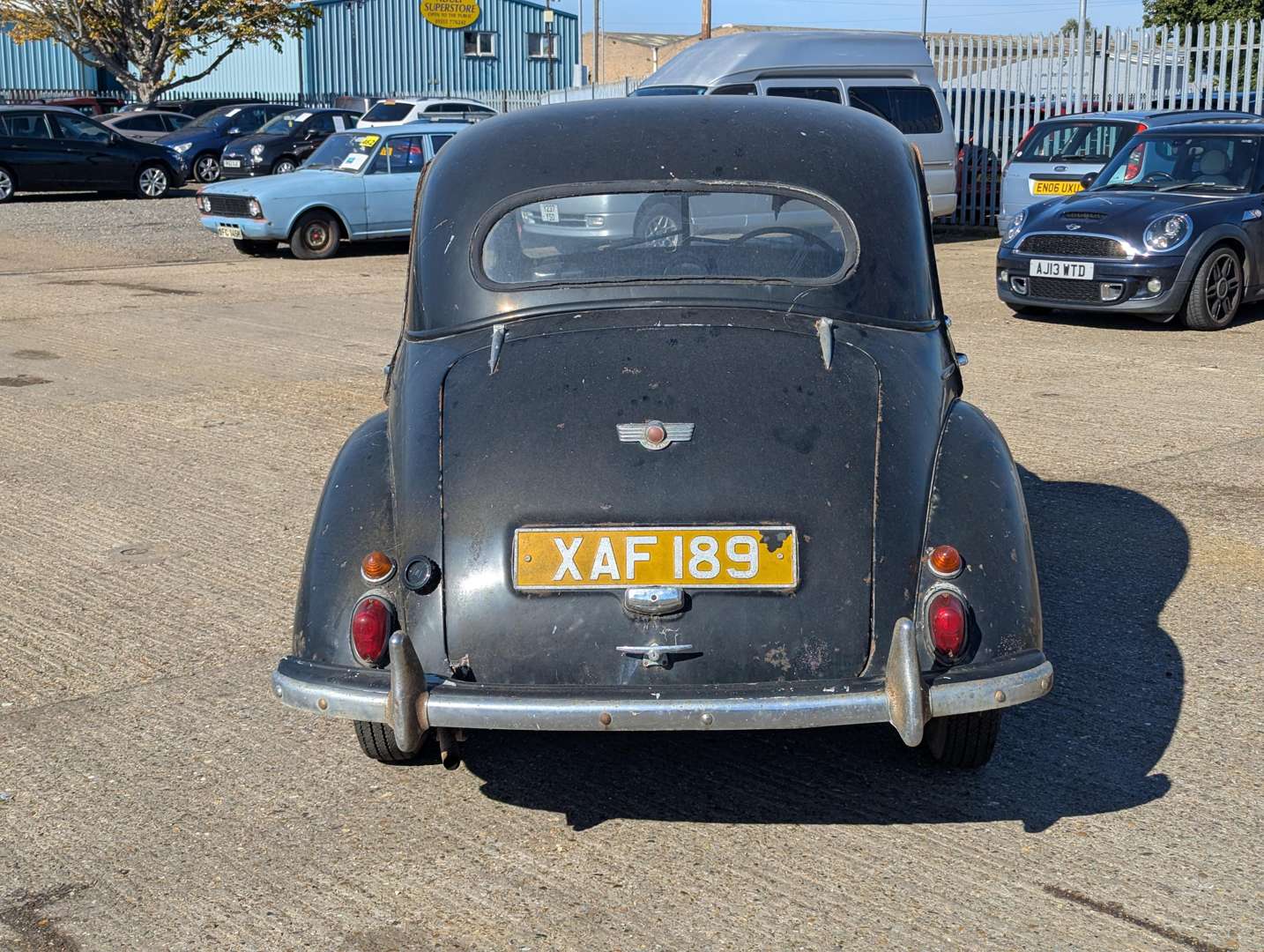 <p>1956 MORRIS MINOR SALOON</p>