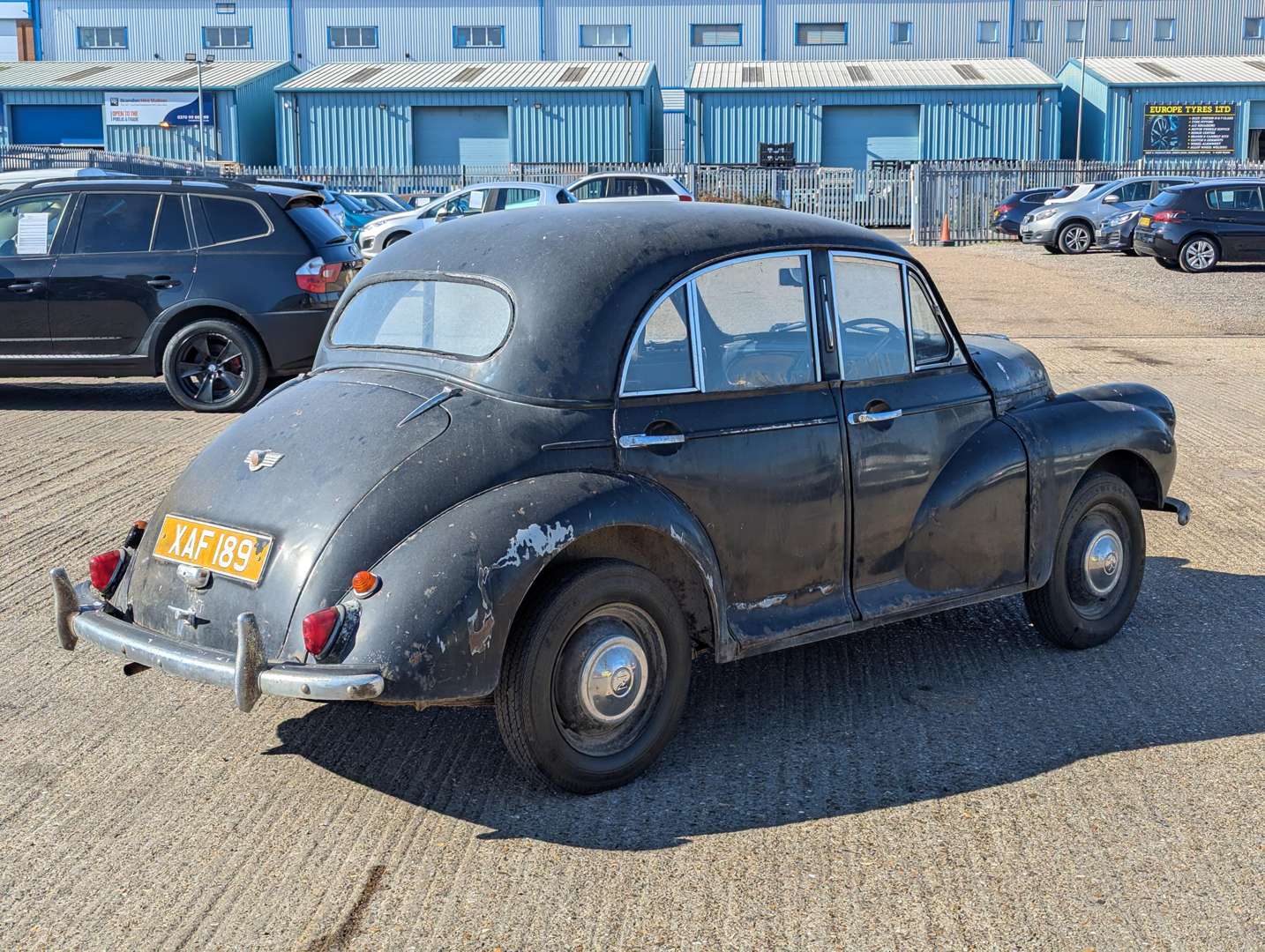 <p>1956 MORRIS MINOR SALOON</p>