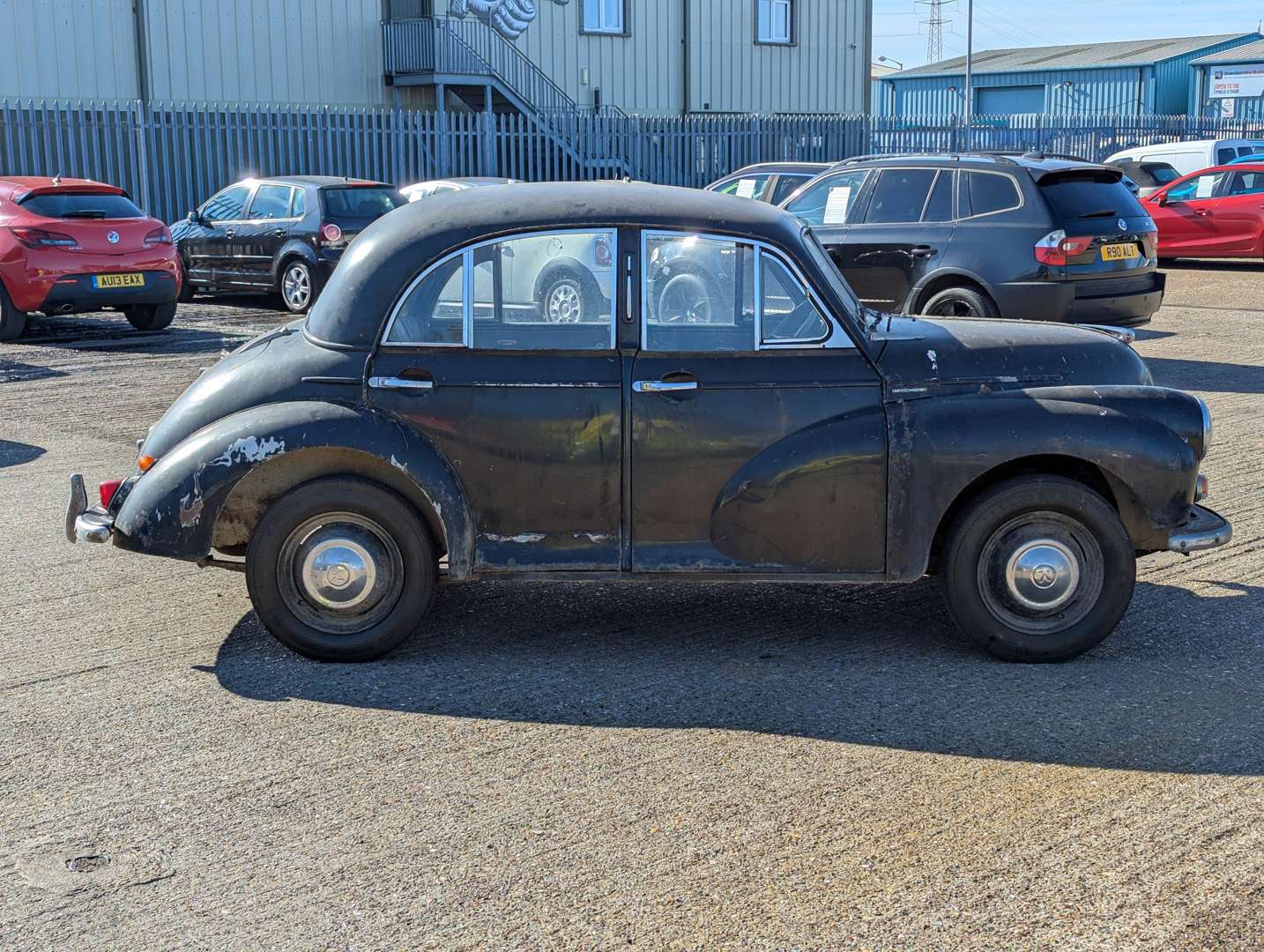 <p>1956 MORRIS MINOR SALOON</p>