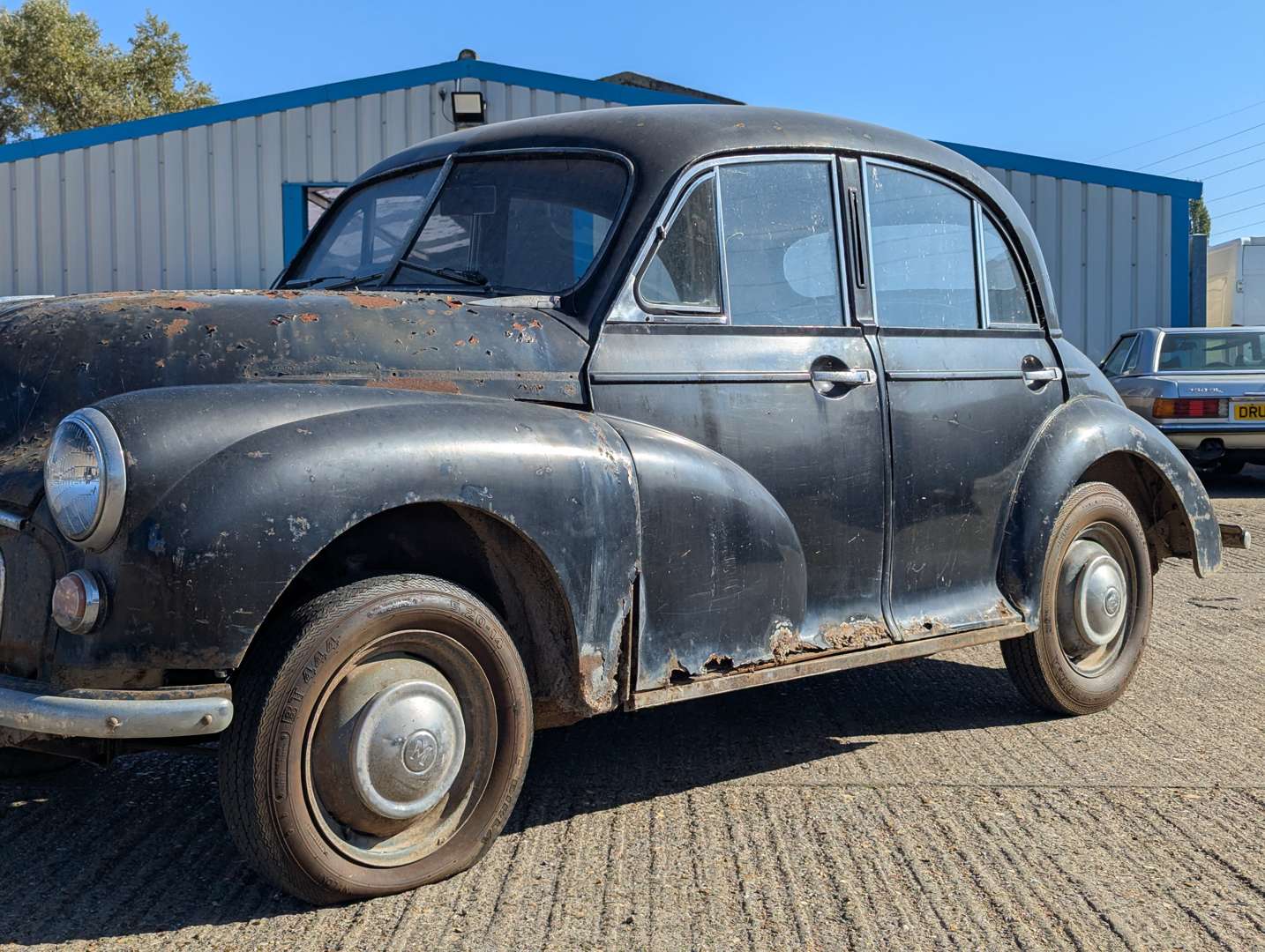 <p>1956 MORRIS MINOR SALOON</p>