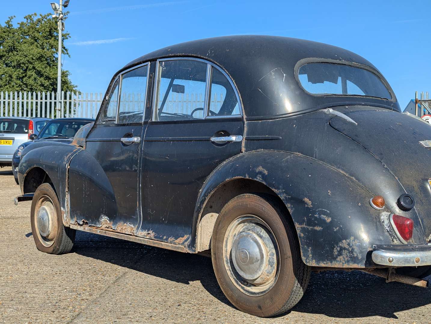 <p>1956 MORRIS MINOR SALOON</p>