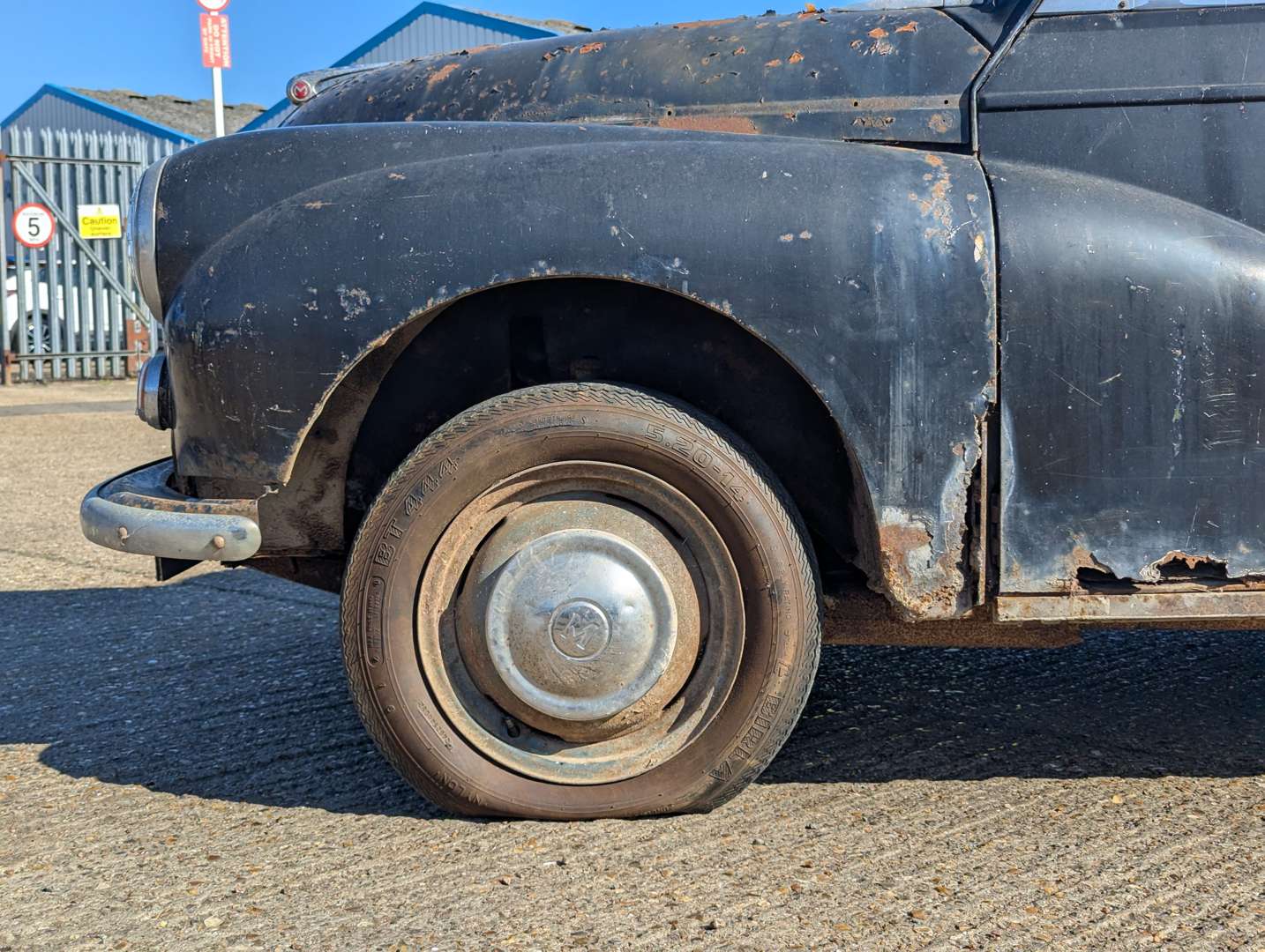 <p>1956 MORRIS MINOR SALOON</p>