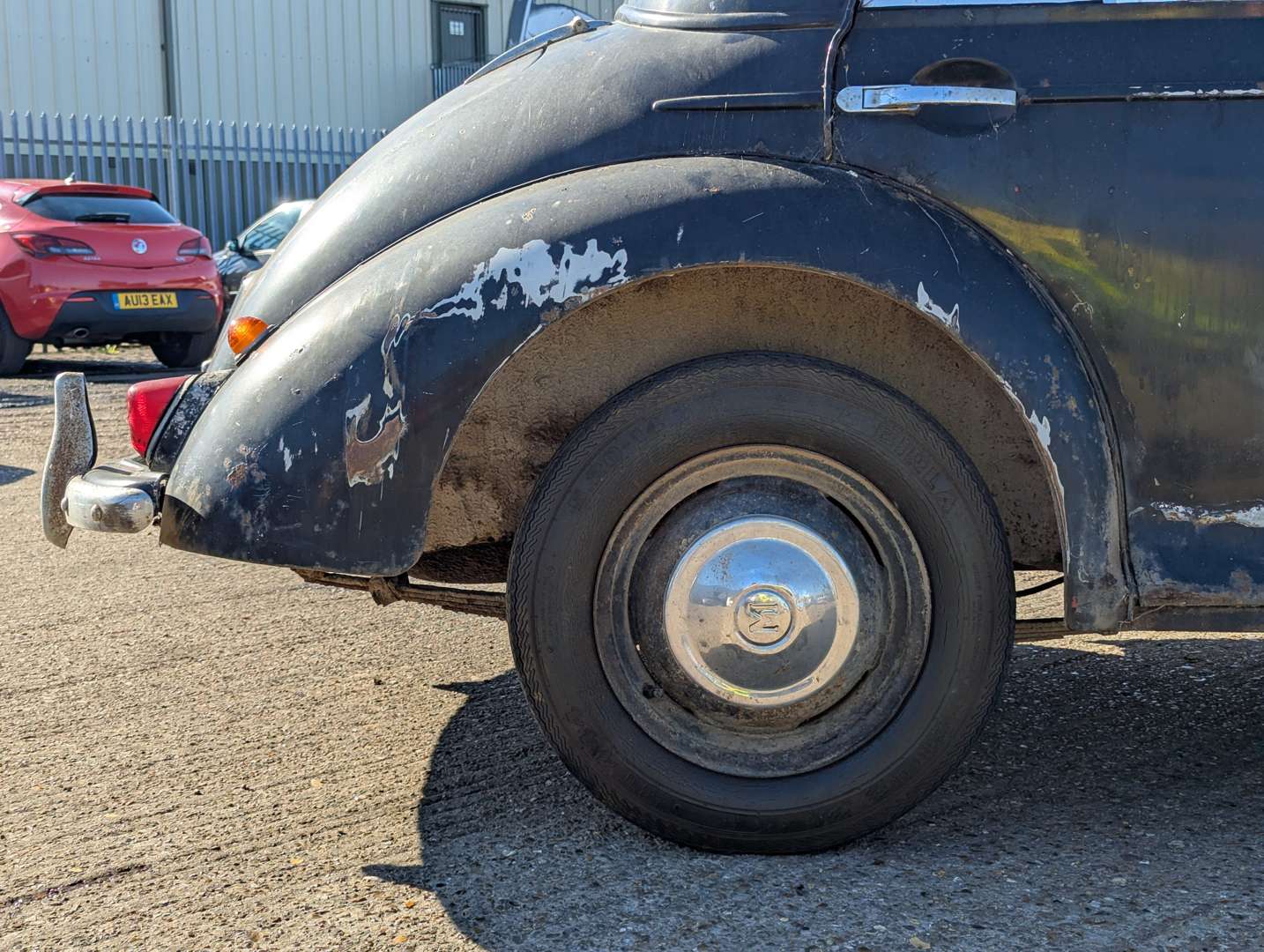 <p>1956 MORRIS MINOR SALOON</p>