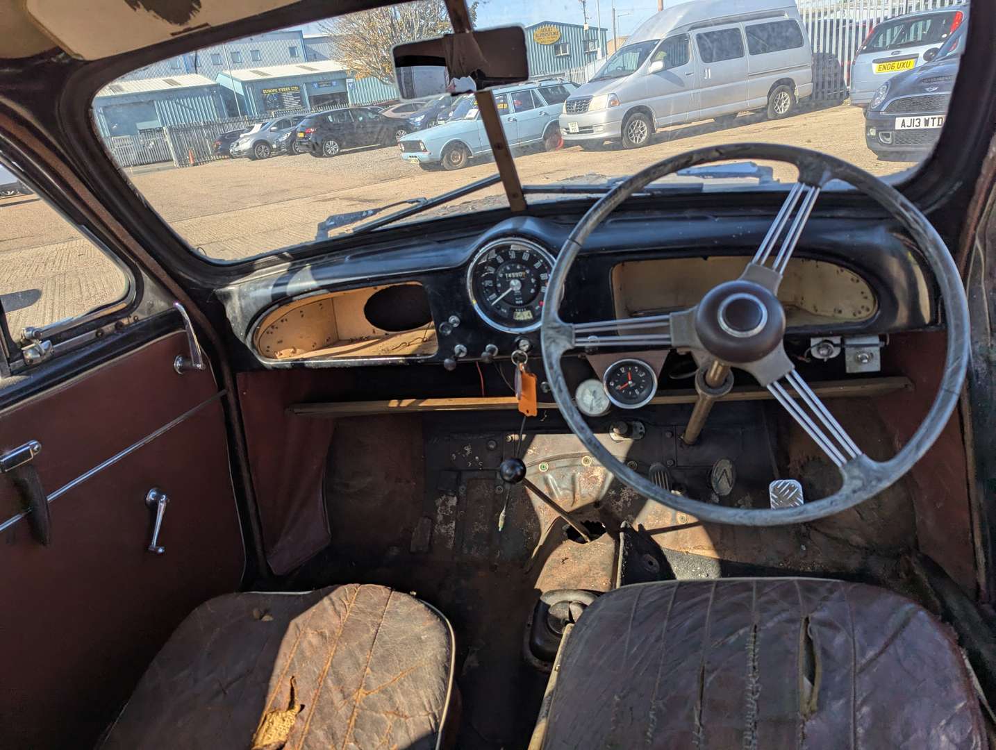 <p>1956 MORRIS MINOR SALOON</p>