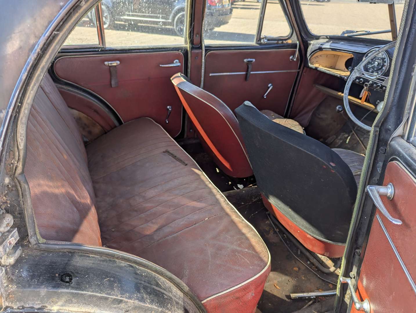 <p>1956 MORRIS MINOR SALOON</p>