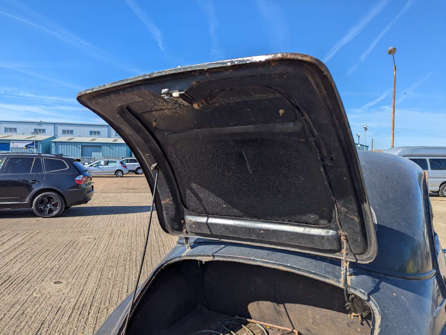 <p>1956 MORRIS MINOR SALOON</p>