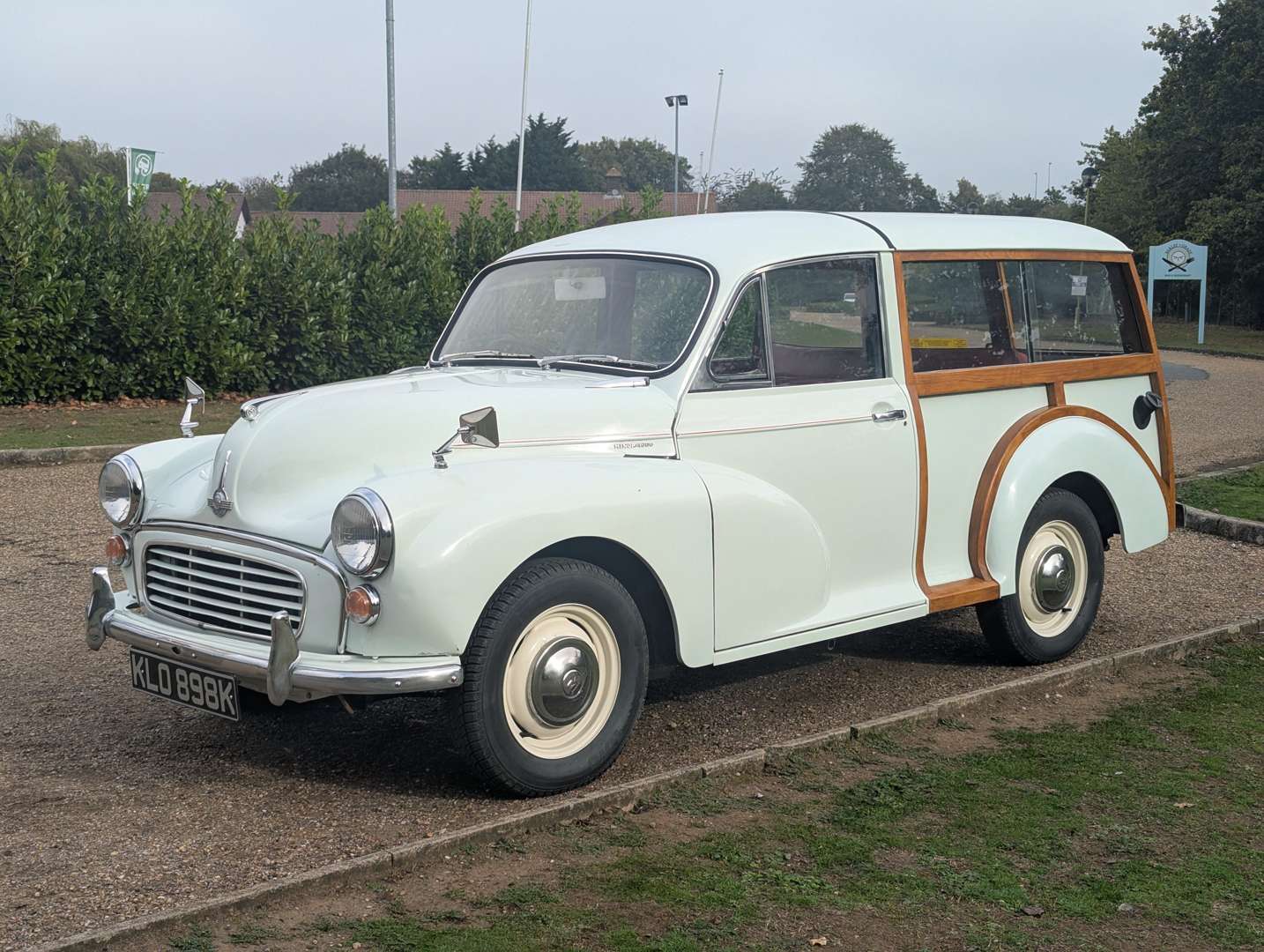 <p>1971 MORRIS MINOR 1000 TRAVELLER</p>