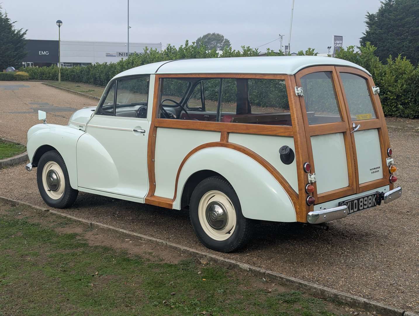 <p>1971 MORRIS MINOR 1000 TRAVELLER</p>