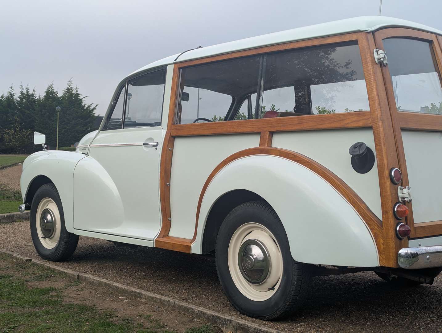 <p>1971 MORRIS MINOR 1000 TRAVELLER</p>