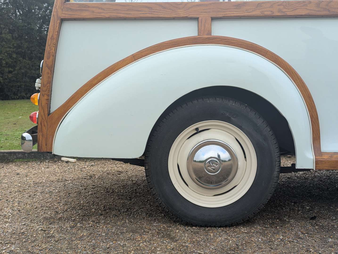 <p>1971 MORRIS MINOR 1000 TRAVELLER</p>