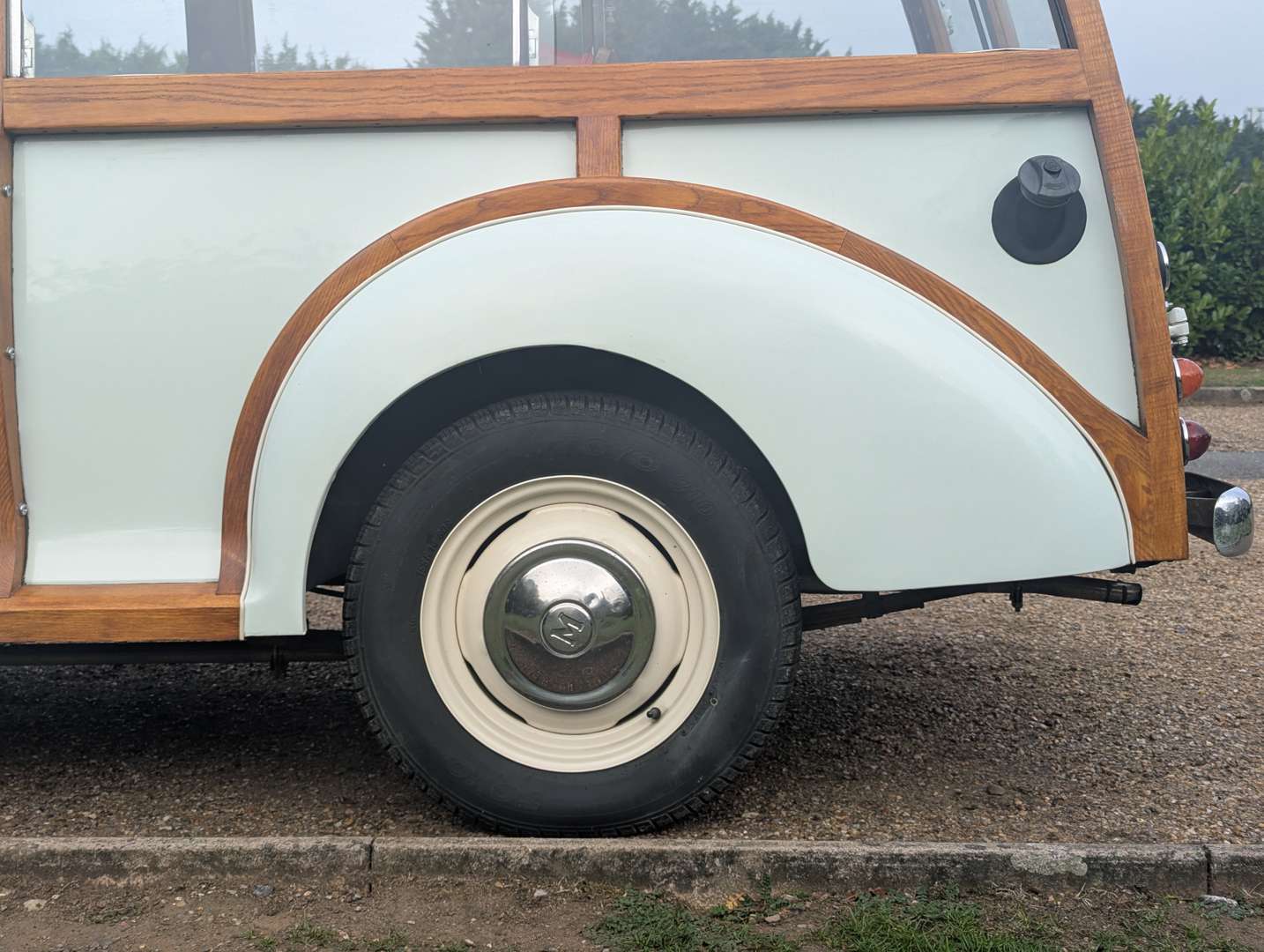 <p>1971 MORRIS MINOR 1000 TRAVELLER</p>