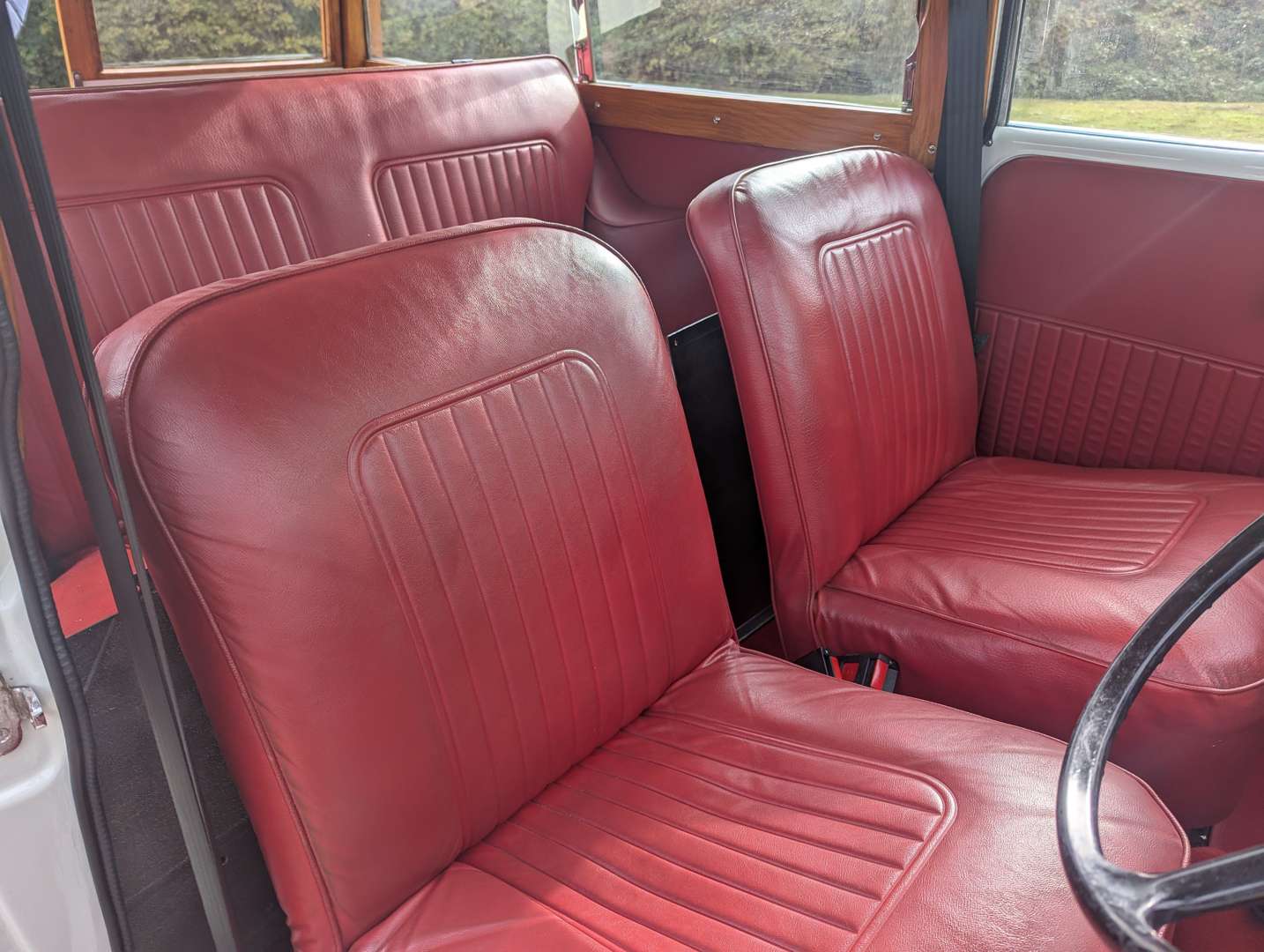 <p>1971 MORRIS MINOR 1000 TRAVELLER</p>