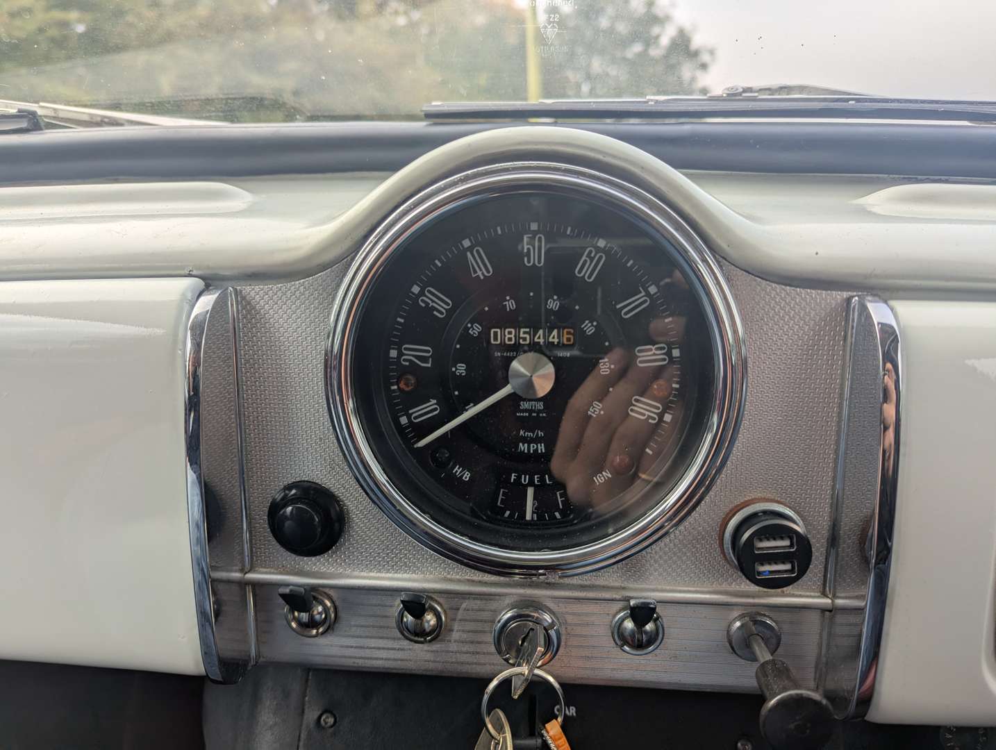 <p>1971 MORRIS MINOR 1000 TRAVELLER</p>