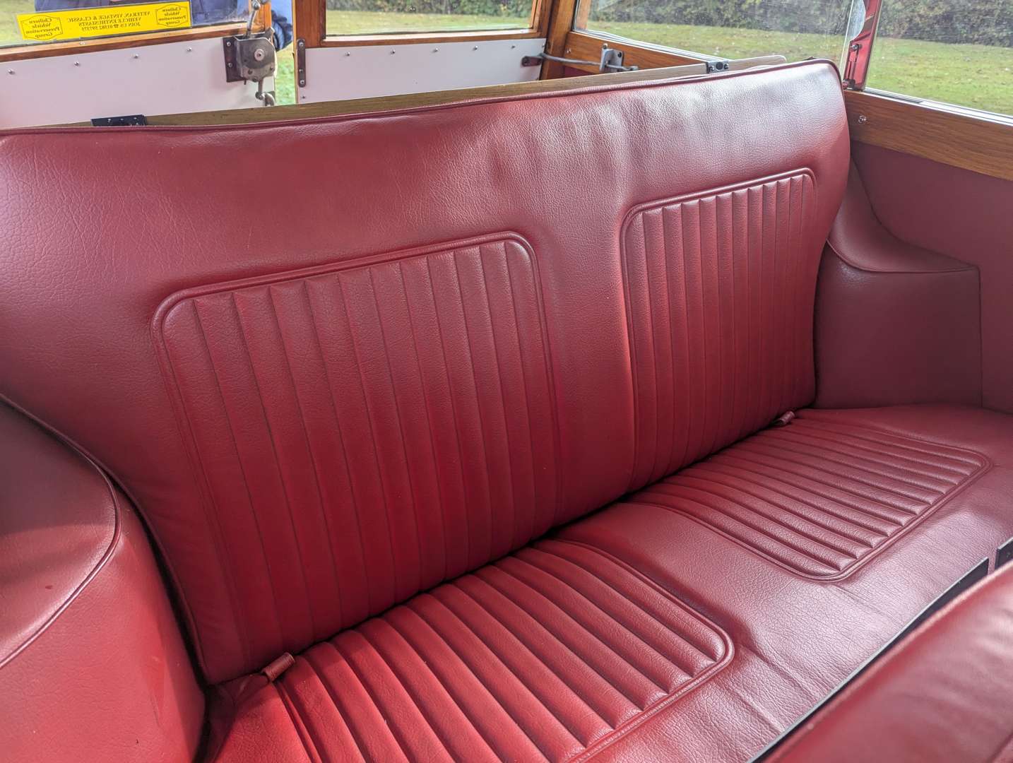 <p>1971 MORRIS MINOR 1000 TRAVELLER</p>