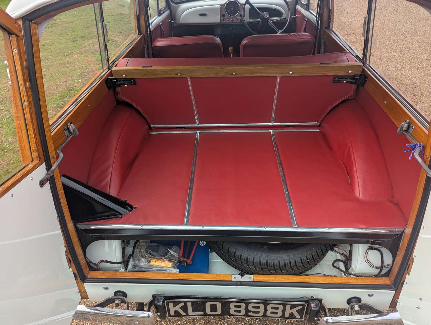 <p>1971 MORRIS MINOR 1000 TRAVELLER</p>