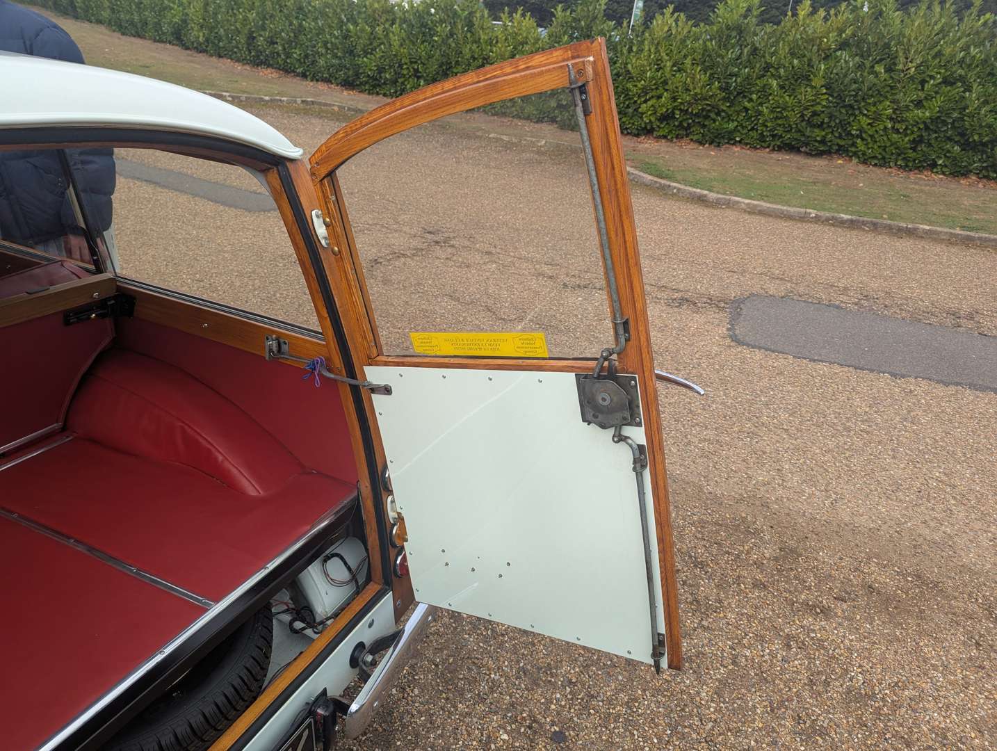 <p>1971 MORRIS MINOR 1000 TRAVELLER</p>