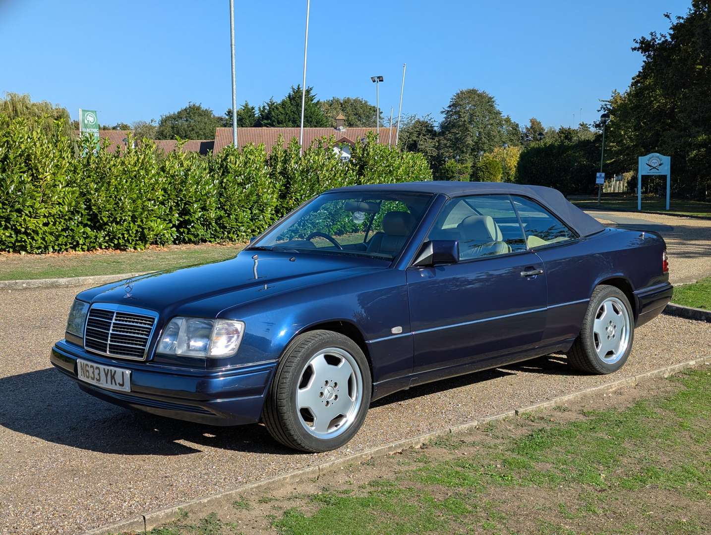 <p>1996 MERCEDES E220 CABRIOLET AUTO</p>