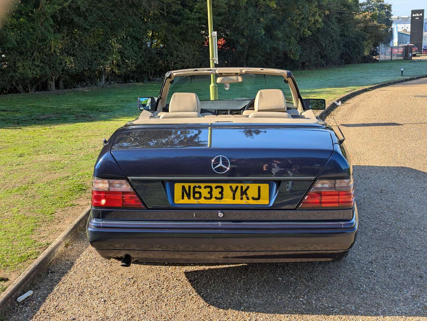 <p>1996 MERCEDES E220 CABRIOLET AUTO</p>