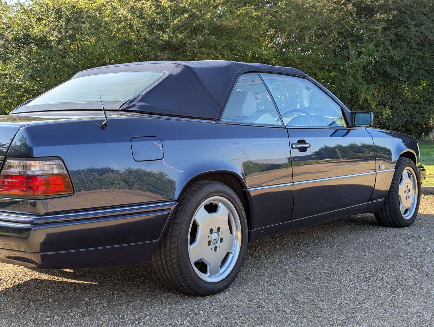 <p>1996 MERCEDES E220 CABRIOLET AUTO</p>