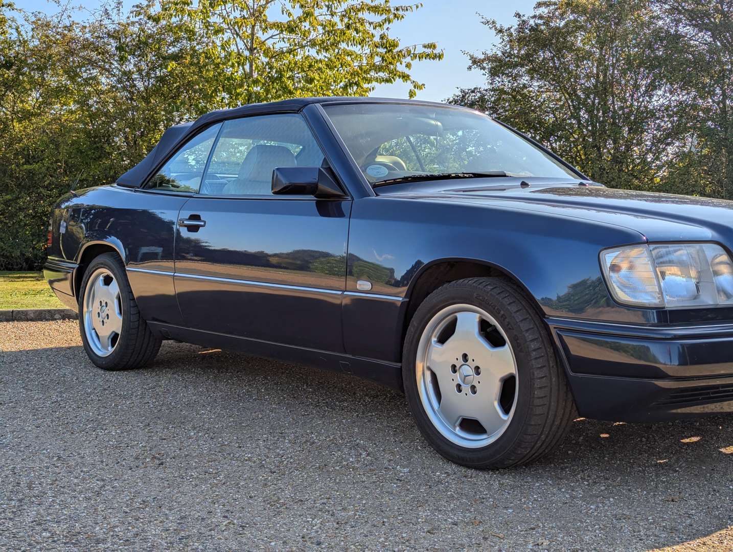 <p>1996 MERCEDES E220 CABRIOLET AUTO</p>