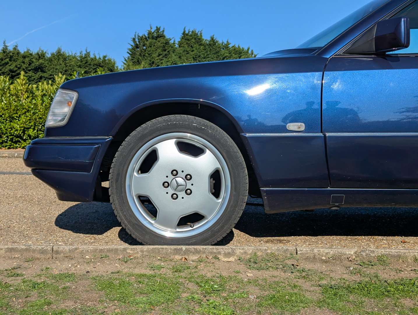 <p>1996 MERCEDES E220 CABRIOLET AUTO</p>