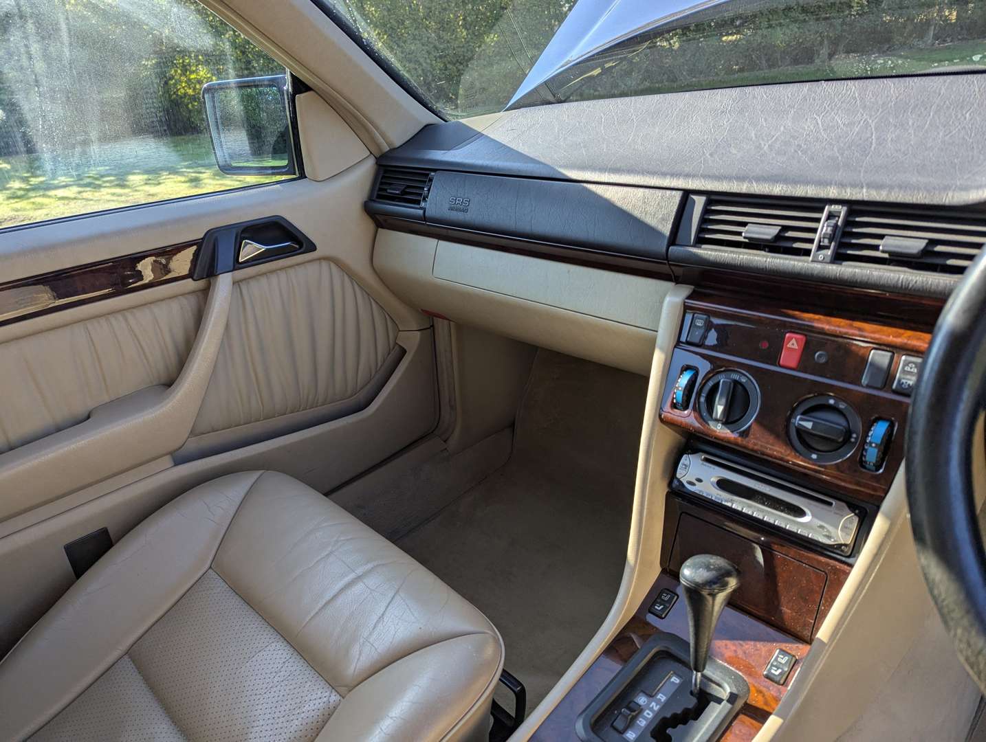 <p>1996 MERCEDES E220 CABRIOLET AUTO</p>