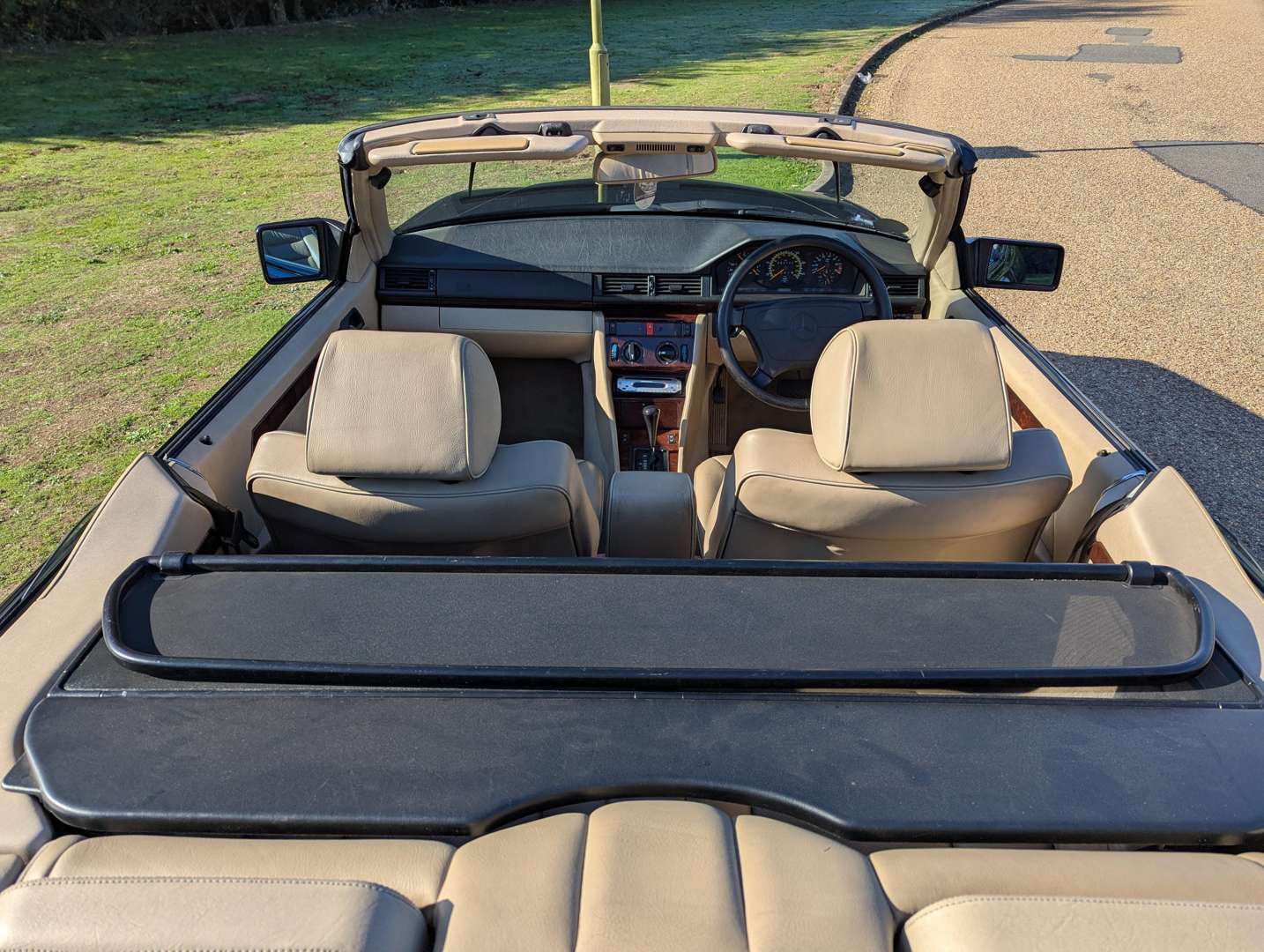 <p>1996 MERCEDES E220 CABRIOLET AUTO</p>