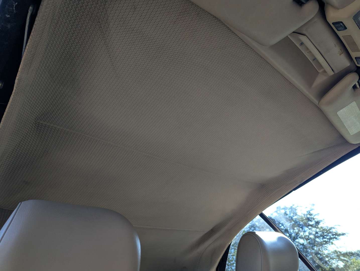 <p>1996 MERCEDES E220 CABRIOLET AUTO</p>