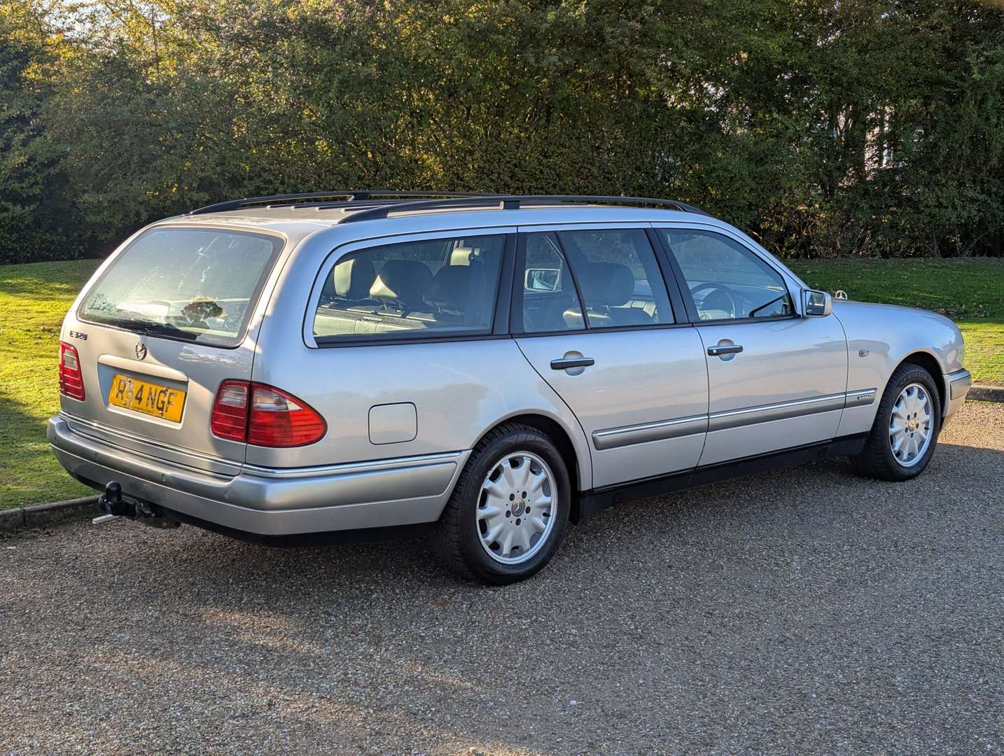 <p>1997 MERCEDES E320T ESTATE</p>